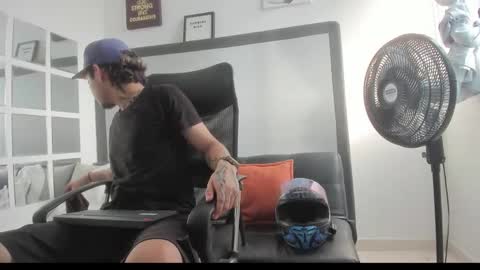 sky_wild online show from 11/02/25, 08:33