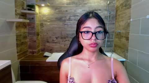 Snapshot of sky_winter chatting on 01/18/26, 02:43 S O F I online show from 01/18/26, 02:43