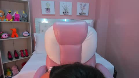 Snapshot of sky_winter chatting on 04/19/26, 06:10 S O F I online show from 04/19/26, 06:10