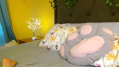 Snapshot of skybella_ chatting on 04/22/26, 12:50 Skylar online show from 04/22/26, 12:50