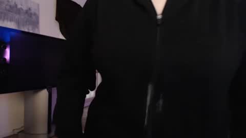 SKYLE   online show from 12/03/24, 10:40