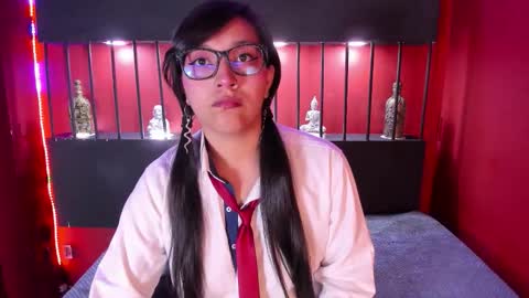 skye_bluee_ online show from 10/12/25, 03:27