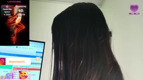 Snapshot of skye_moore chatting on 11/12/25, 09:36 skye moore online show from 11/12/25, 09:36