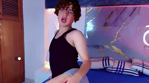 Snapshot of skyee_angel chatting on 11/12/25, 08:30 Angel online show from 11/12/25, 08:30