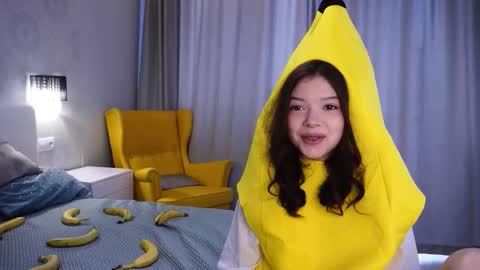 Snapshot of skyeriehm chatting on 12/15/25, 09:02 Amy online show from 12/15/25, 09:02