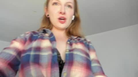 Snapshot of skyewatson chatting on 01/03/25, 08:01 Skye Watson online show from 01/03/25, 08:01