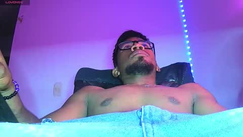 Snapshot of skyfall9875 chatting on 12/23/25, 02:42 skyfall9875 online show from 12/23/25, 02:42