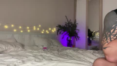 Snapshot of skyffi chatting on 12/26/24, 08:11 GARRY AND SOPHIA online show from 12/26/24, 08:11