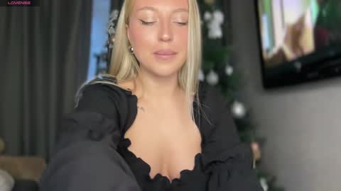 Snapshot of skyffi chatting on 01/09/25, 01:35 GARRY AND SOPHIA online show from 01/09/25, 01:35