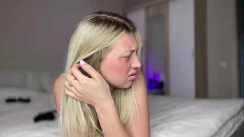 Snapshot of skyffi chatting on 02/08/25, 06:22 GARRY AND SOPHIA online show from 02/08/25, 06:22