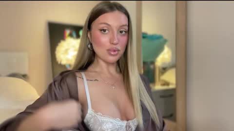 Snapshot of skyffi chatting on 12/04/25, 08:50 GARRY AND SOPHIA online show from 12/04/25, 08:50