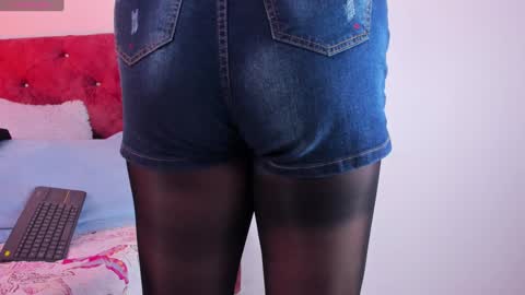 Snapshot of skyhotgirl chatting on 02/01/25, 09:19 Sky online show from 02/01/25, 09:19