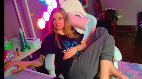 Snapshot of skyiswoke chatting on 03/15/26, 06:14 Sky online show from 03/15/26, 06:14