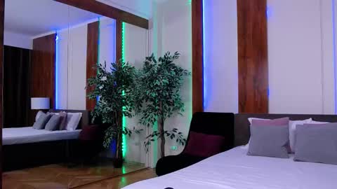 SkylarSpark online show from 09/18/25, 07:38