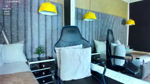 skylerbloom online show from 12/21/25, 03:02