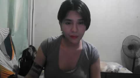 Snapshot of skylerfox90210 chatting on 01/18/26, 04:27 Skylersworld online show from 01/18/26, 04:27
