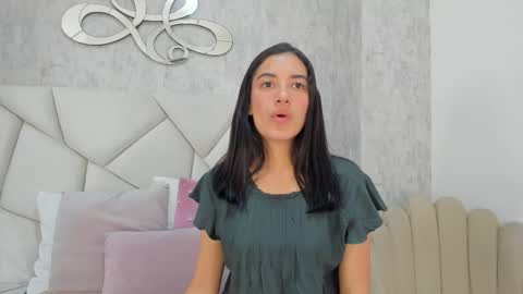 Snapshot of skylerwhite02 chatting on 11/08/25, 07:56 Skyler online show from 11/08/25, 07:56