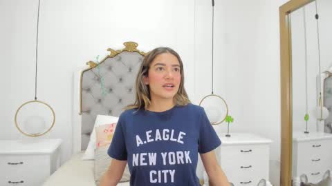 Snapshot of skylerwhite02 chatting on 03/18/26, 03:42 Skyler online show from 03/18/26, 03:42