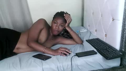 skyqueen0 online show from 10/26/25, 05:08