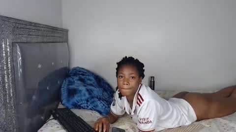 skyqueen0 online show from 10/28/25, 05:48