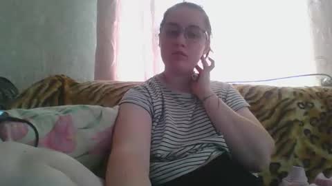 skyressie333 online show from 05/01/26, 06:40