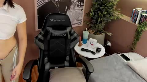 abby online show from 02/19/26, 01:18