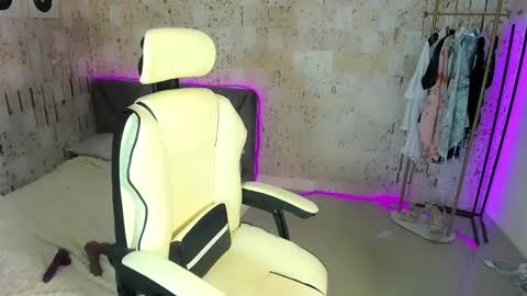 Snapshot of slaughtyalexxx chatting on 01/05/25, 09:47 Alexandria my love online show from 01/05/25, 09:47