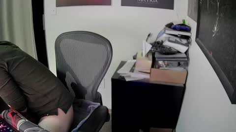 Snapshot of slave2pussy chatting on 03/02/25, 05:44 slave2pussy online show from 03/02/25, 05:44