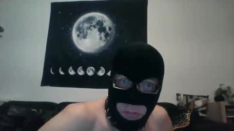 Snapshot of slaveforgodess chatting on 10/14/25, 01:28 slaveforgodess online show from 10/14/25, 01:28