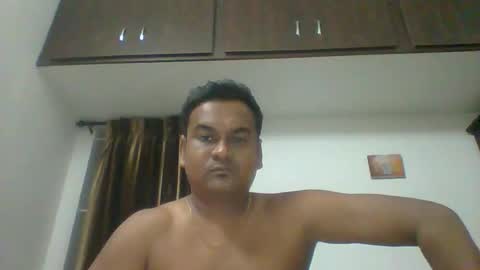 Snapshot of slaveqteguy chatting on 11/09/25, 05:55 slaveqteguy online show from 11/09/25, 05:55