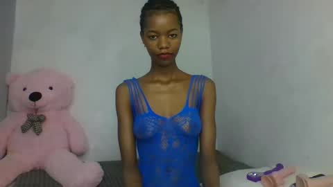 Snapshot of slaybby chatting on 11/14/25, 10:47 Slaybby online show from 11/14/25, 10:47