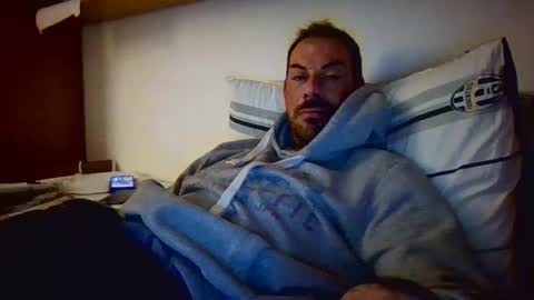 Snapshot of slevin1983 chatting on 12/08/24, 02:52 slevin online show from 12/08/24, 02:52