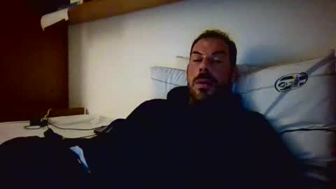 Snapshot of slevin1983 chatting on 12/14/24, 04:42 slevin online show from 12/14/24, 04:42