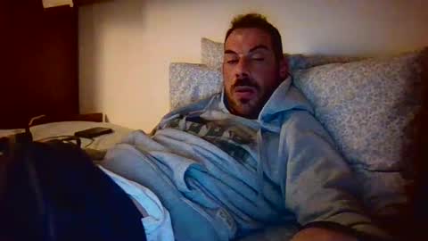 Snapshot of slevin1983 chatting on 02/11/25, 06:44 slevin online show from 02/11/25, 06:44