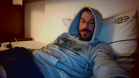 Snapshot of slevin1983 chatting on 02/23/25, 05:39 slevin online show from 02/23/25, 05:39