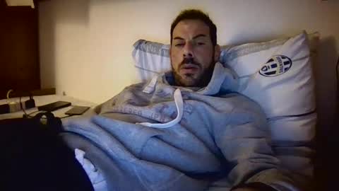 Snapshot of slevin1983 chatting on 03/11/25, 12:33 slevin online show from 03/11/25, 12:33