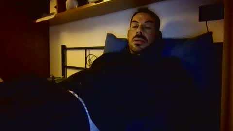 Snapshot of slevin1983 chatting on 11/09/25, 05:33 slevin online show from 11/09/25, 05:33