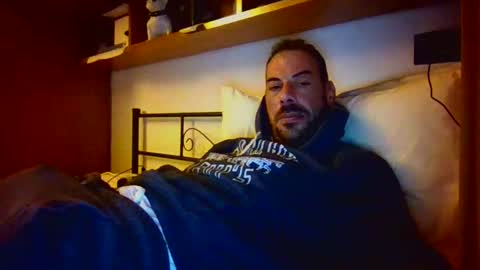 Snapshot of slevin1983 chatting on 11/11/25, 06:52 slevin online show from 11/11/25, 06:52