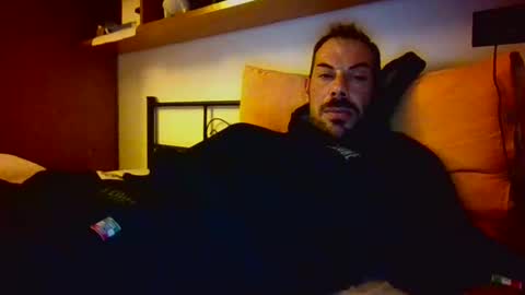 Snapshot of slevin1983 chatting on 02/04/26, 12:38 slevin online show from 02/04/26, 12:38