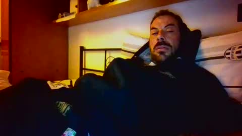 Snapshot of slevin1983 chatting on 02/08/26, 10:35 slevin online show from 02/08/26, 10:35