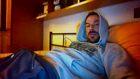 Snapshot of slevin1983 chatting on 03/10/26, 06:24 slevin online show from 03/10/26, 06:24