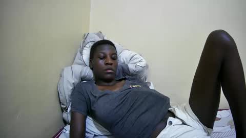 Snapshot of slim_cate chatting on 12/15/25, 12:53 slim_cate online show from 12/15/25, 12:53