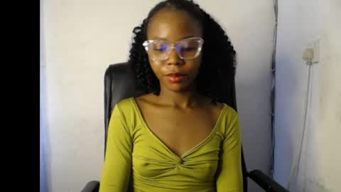 Snapshot of slim_ebonypet chatting on 04/23/26, 10:58 Crystal online show from 04/23/26, 10:58