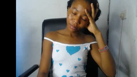 Snapshot of slim_ebonypet chatting on 05/08/26, 01:38 Crystal online show from 05/08/26, 01:38
