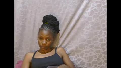 slim_girl01 online show from 01/25/25, 12:38