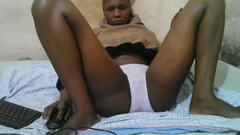 Snapshot of slim_girl3 chatting on 06/27/26, 06:29 slim_girl3 online show from 06/27/26, 06:29