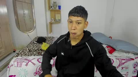 Snapshot of slim_master12 chatting on 12/21/24, 01:32 slim_master12 online show from 12/21/24, 01:32