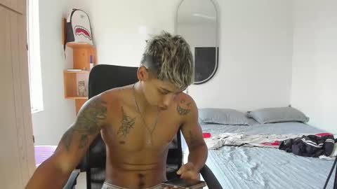 Snapshot of slim_master12 chatting on 02/22/25, 03:25 slim_master12 online show from 02/22/25, 03:25