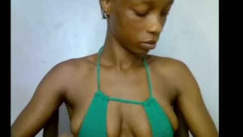 Snapshot of slim_petitqueen chatting on 05/30/26, 08:17 Alice online show from 05/30/26, 08:17