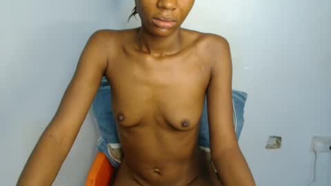 Snapshot of slim_wetpussyy chatting on 06/29/26, 06:08 Bella online show from 06/29/26, 06:08